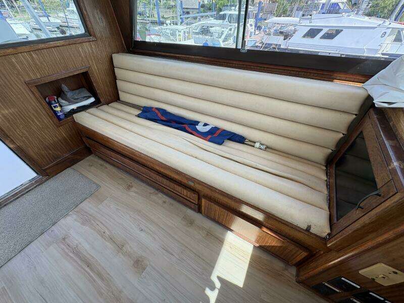 1985 Hatteras 60 Enclosed Bridge