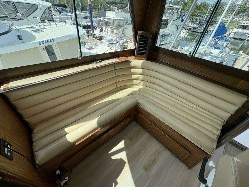 1985 Hatteras 60 Enclosed Bridge
