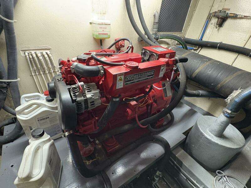 1985 Hatteras 60 Enclosed Bridge