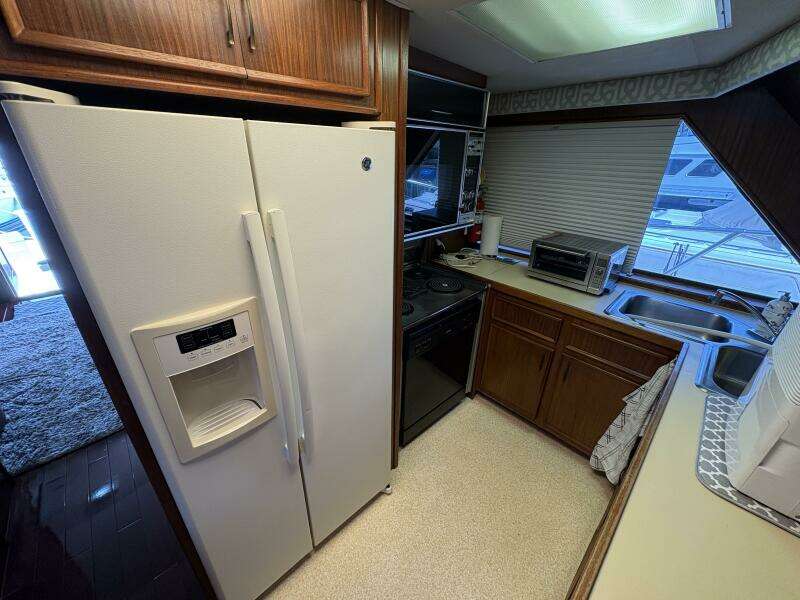 1985 Hatteras 60 Enclosed Bridge