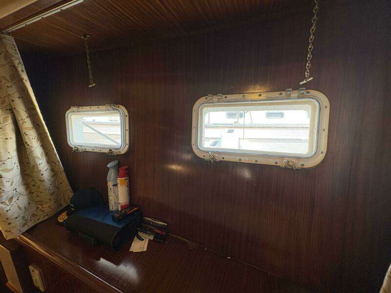 1985 Hatteras 60 Enclosed Bridge