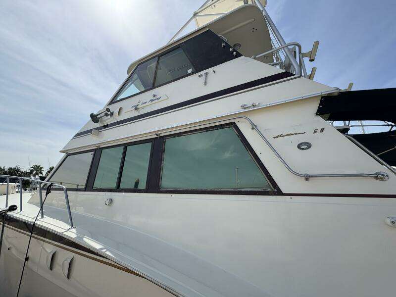 1985 Hatteras 60 Enclosed Bridge