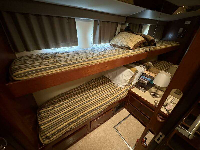 1985 Hatteras 60 Enclosed Bridge