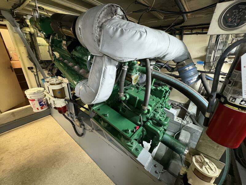 1985 Hatteras 60 Enclosed Bridge