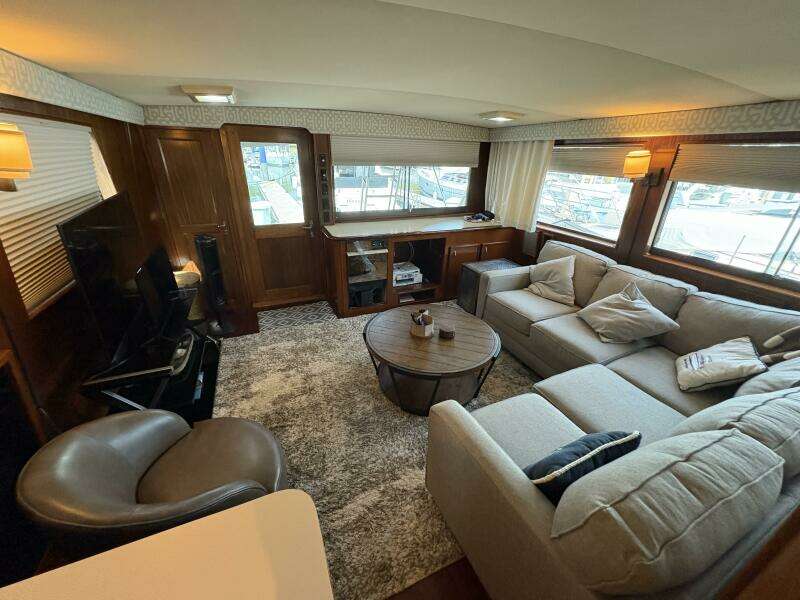 1985 Hatteras 60 Enclosed Bridge