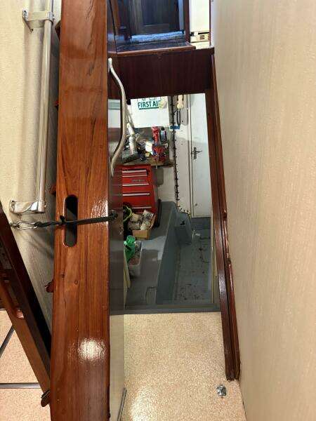 1985 Hatteras 60 Enclosed Bridge