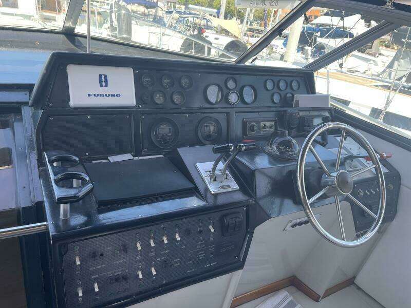1985 Sea Ray 460 Express Cruiser