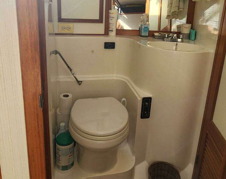 1988 Vantare 44 Aft Cabin