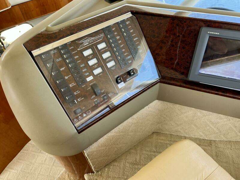 2000 Viking Princess 52 Flybridge