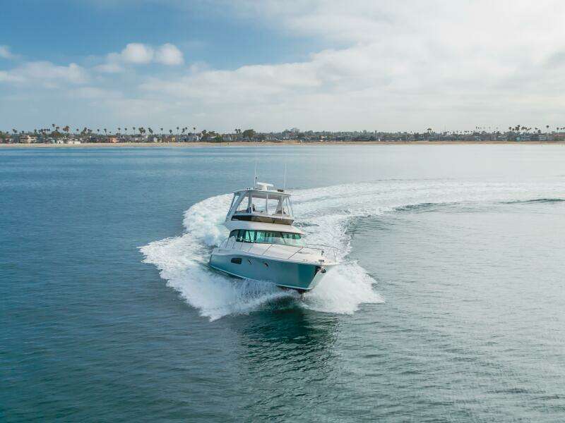 2018 Tiara Yachts F44 Flybridge