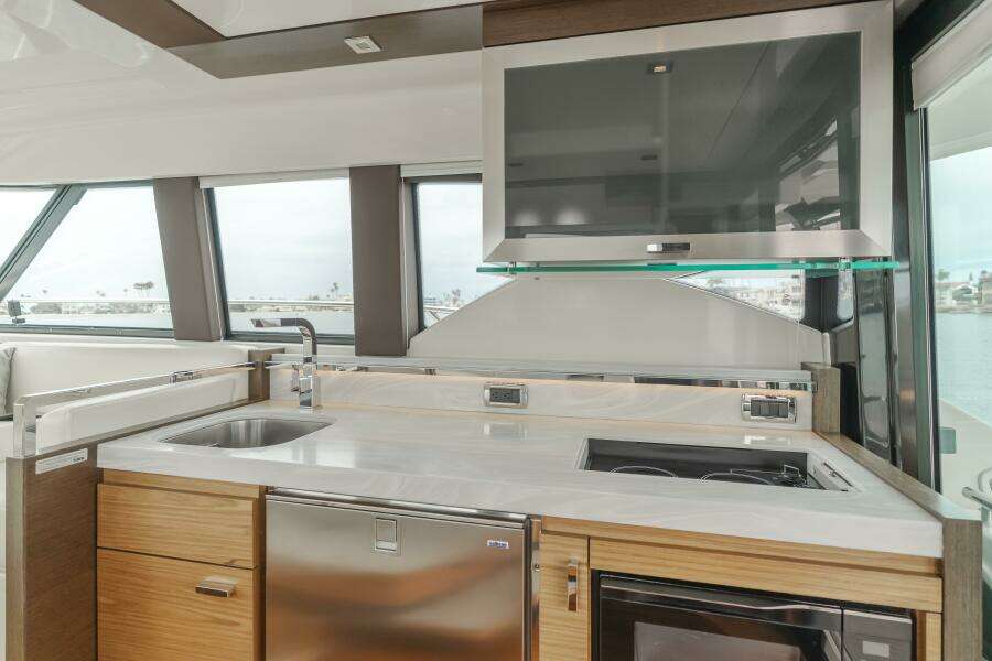 2018 Tiara Yachts F44 Flybridge