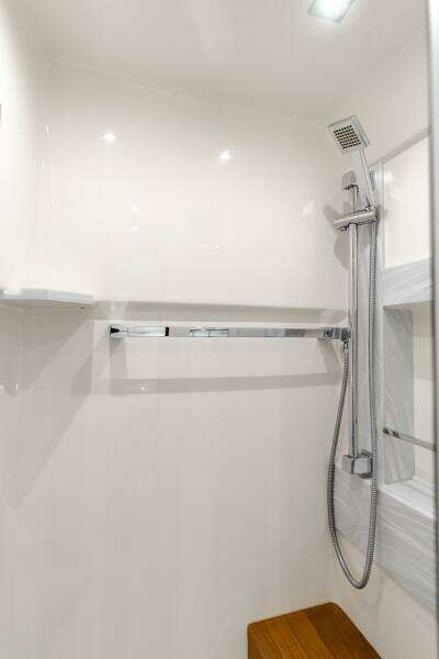 2018 Tiara Yachts F44 Flybridge