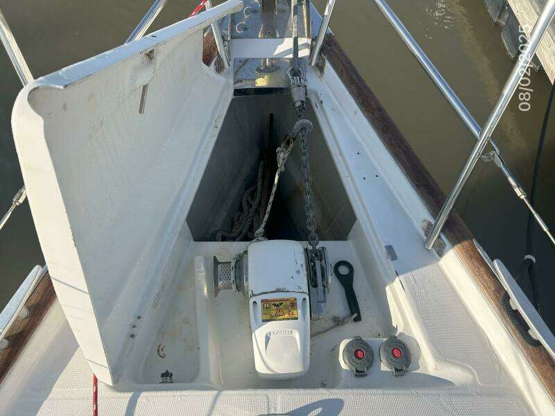 46' Beneteau anchor windlass