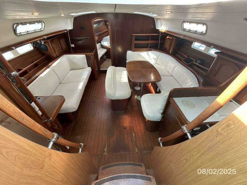 46' Beneteau salon forward