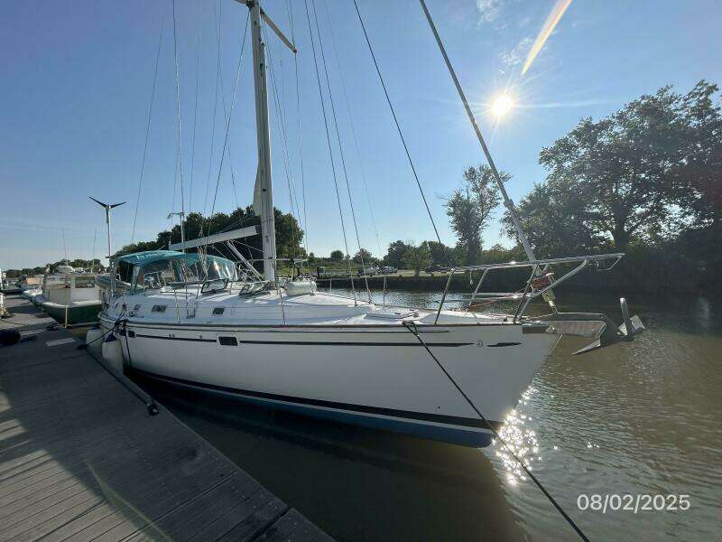 46' Beneteau starboard forward profile