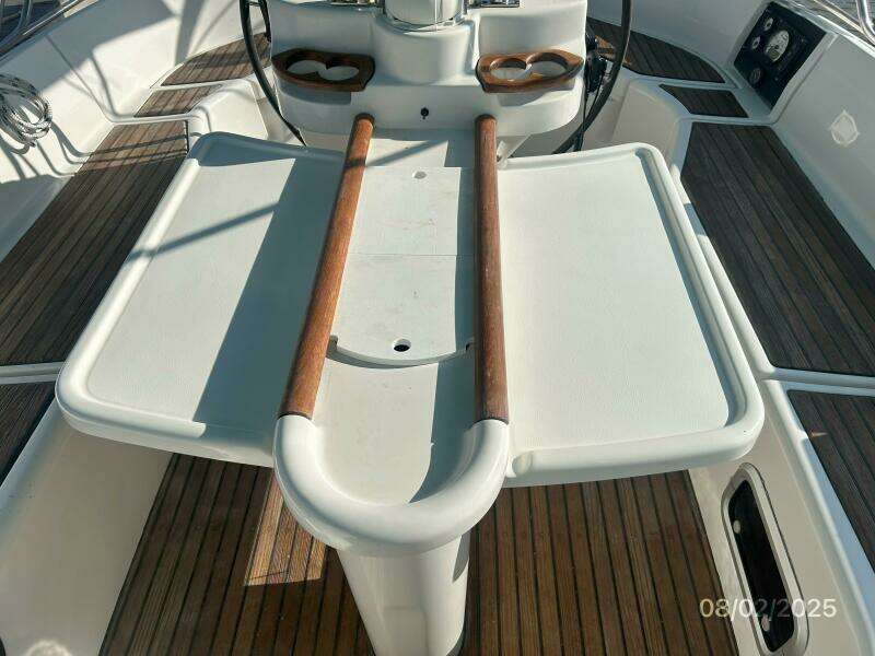 46' Beneteau cockpit table