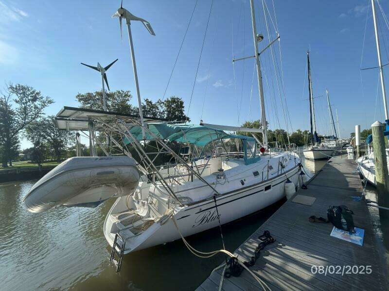 46' Beneteau starboard aft profile