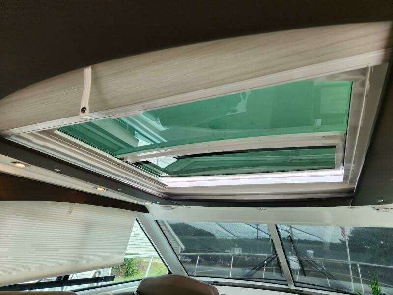 2016 Cruisers Yachts Cantius