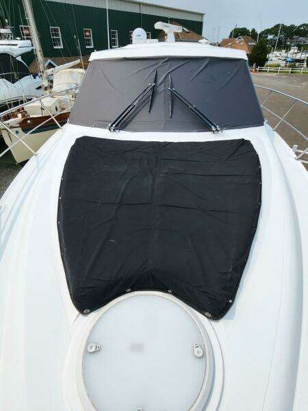 2016 Cruisers Yachts Cantius