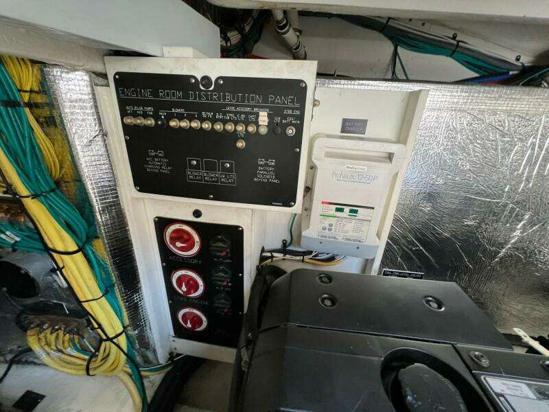 2016 Cruisers Yachts Cantius