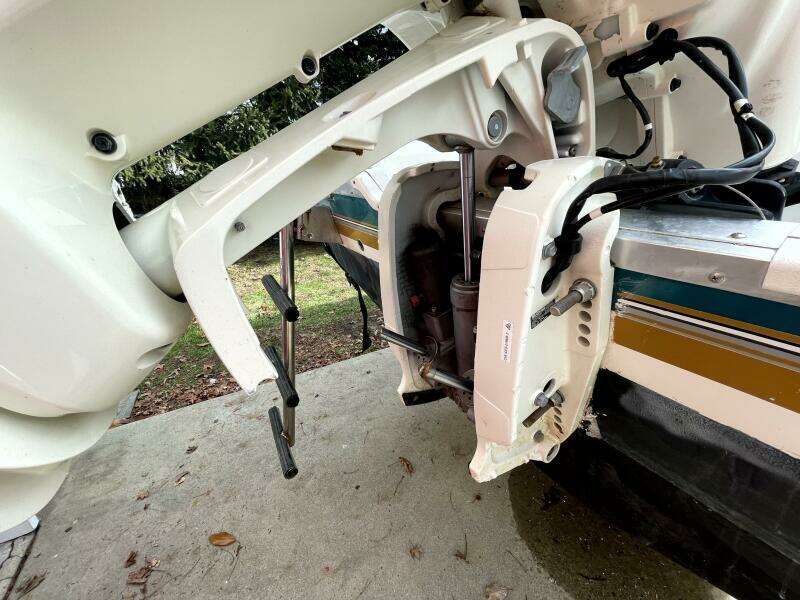 2001 Aquasport 250 Explorer