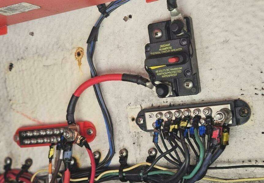 2001 Aquasport 250 Explorer