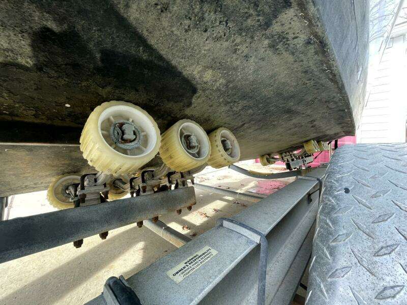 2001 Aquasport 250 Explorer