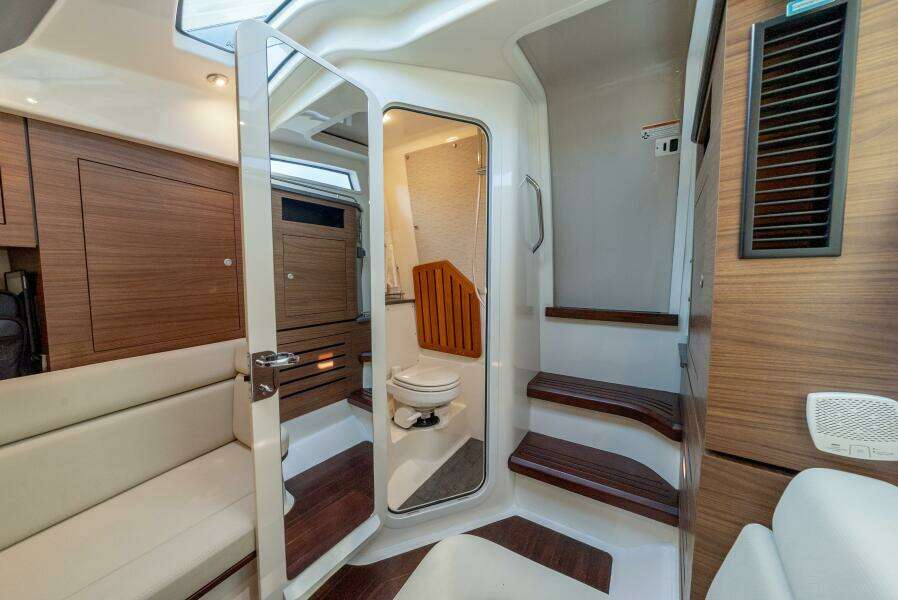 2019 Boston Whaler 350 EX Realm