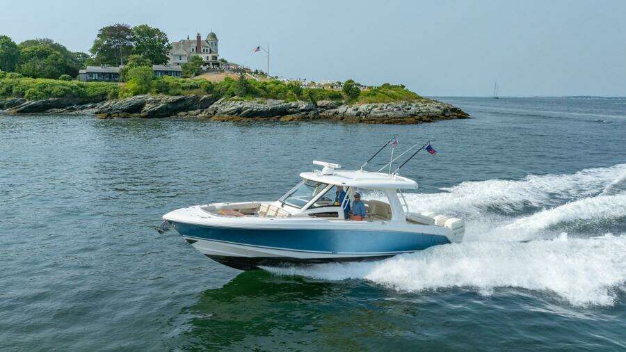 2019 Boston Whaler 350 EX Realm