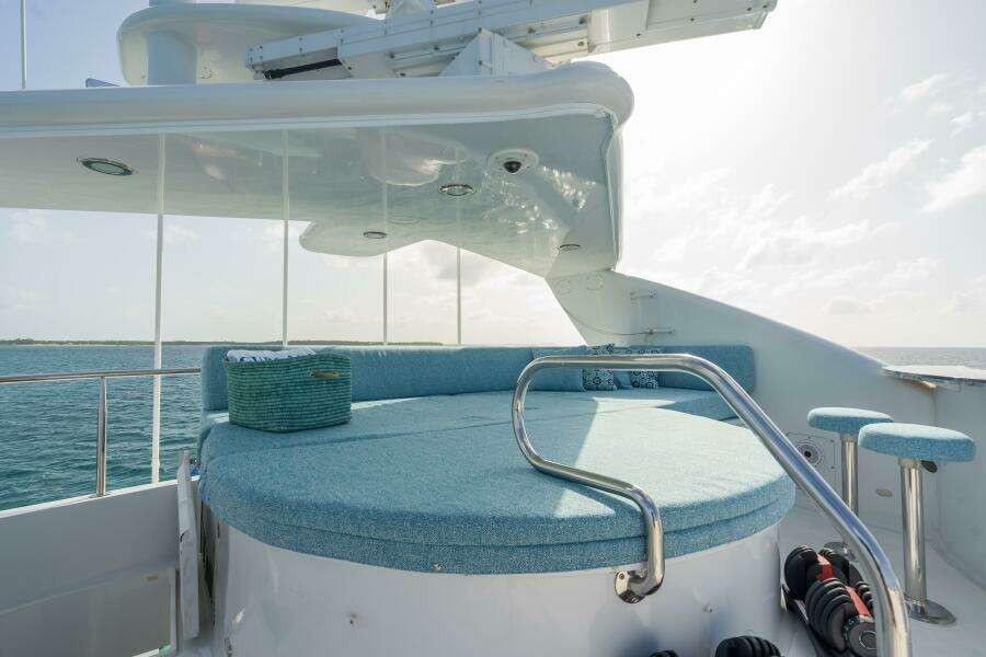 Sun Deck Jacuzzi with Top