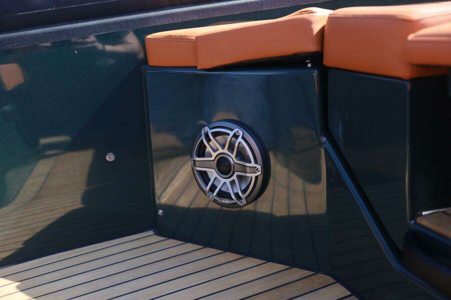 2025 Skipper Green Hull / Camel Upholstery