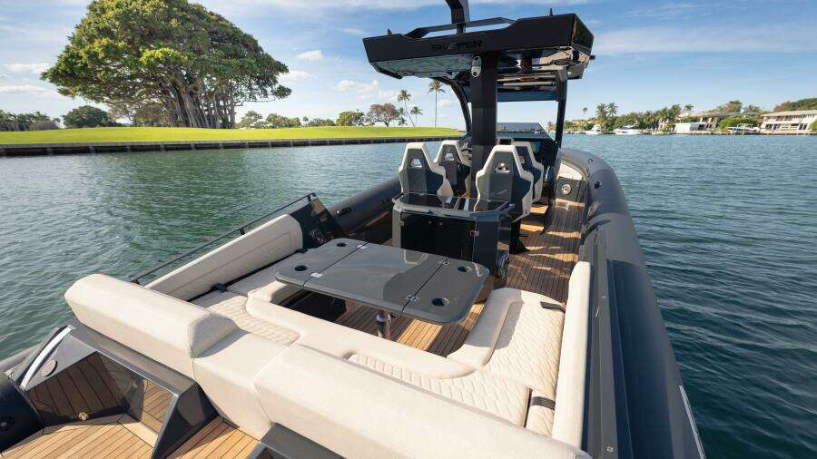 2025 Skipper darkgrey/macadima