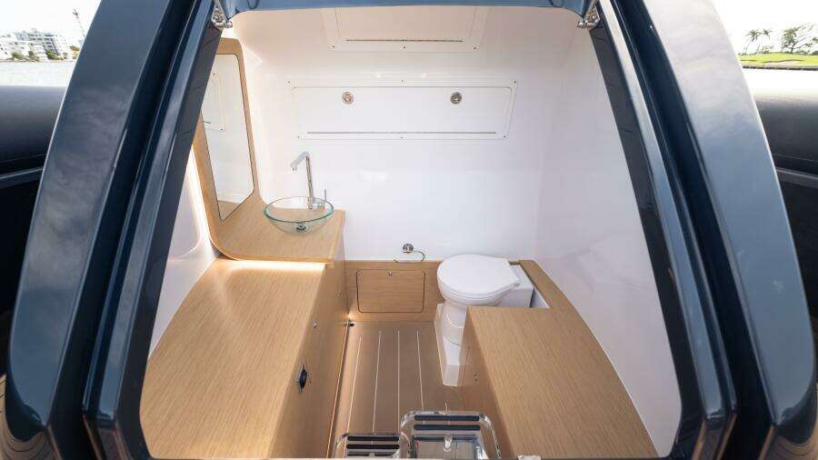 2025 Skipper darkgrey/macadima