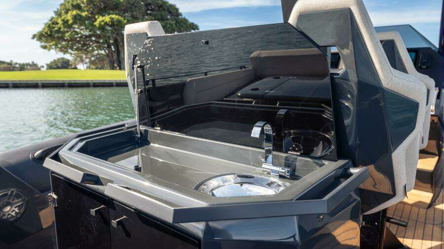 2025 Skipper darkgrey/macadima