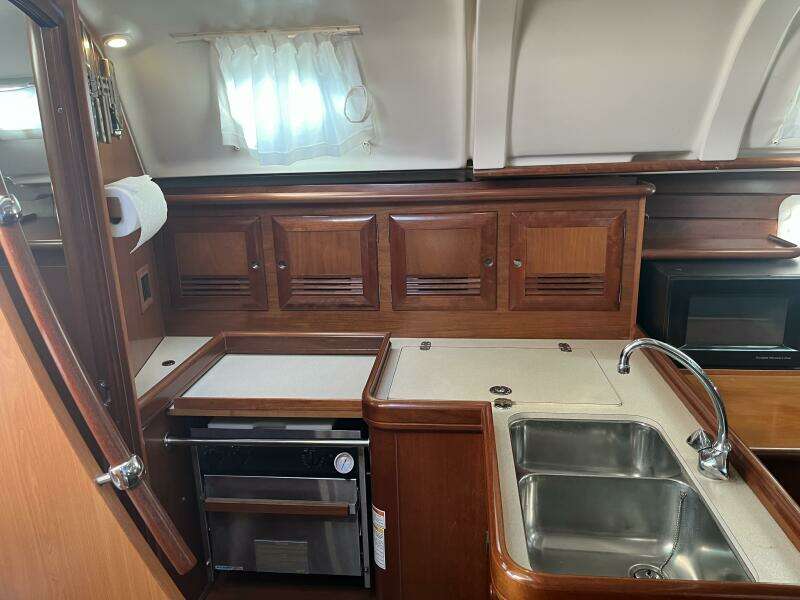 2001 Beneteau Oceanis 381