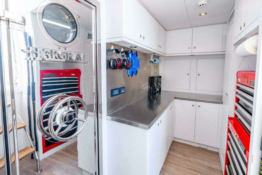 2010 Hargrave Raised Pilothouse