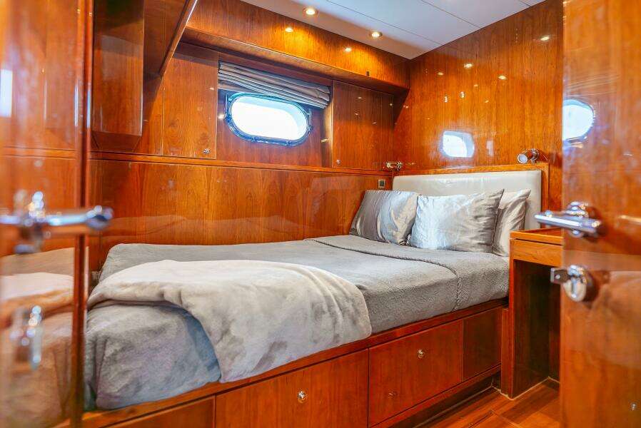 2010 Hargrave Raised Pilothouse