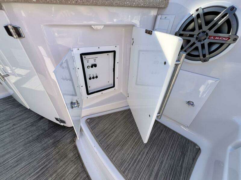 2019 Four Winns H290