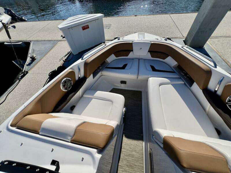 2019 Four Winns H290