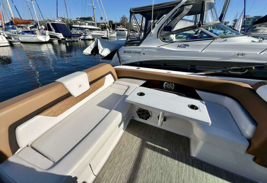 2019 Four Winns H290