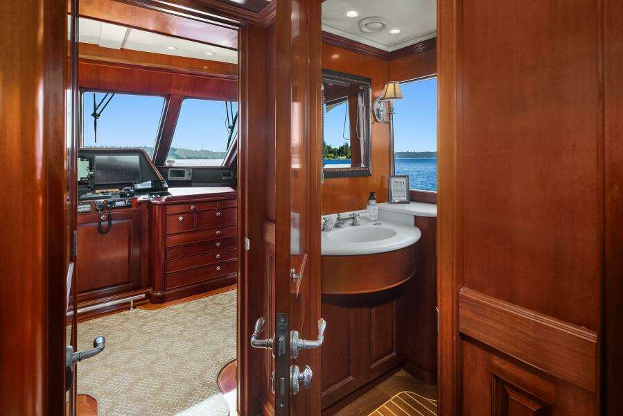 2001 Rayburn Custom Yachts Flush Deck