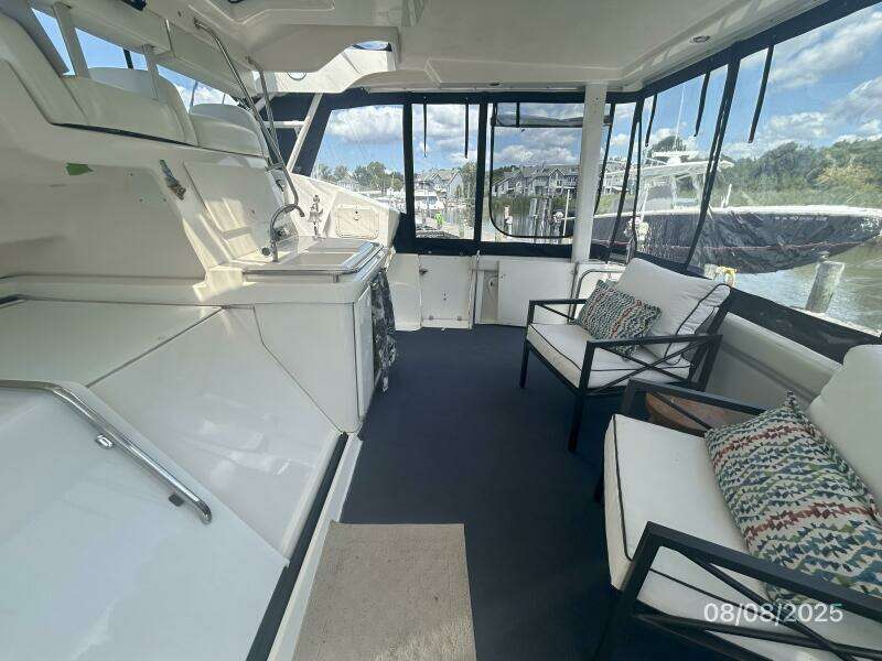 39' Silverton sundeck starboard