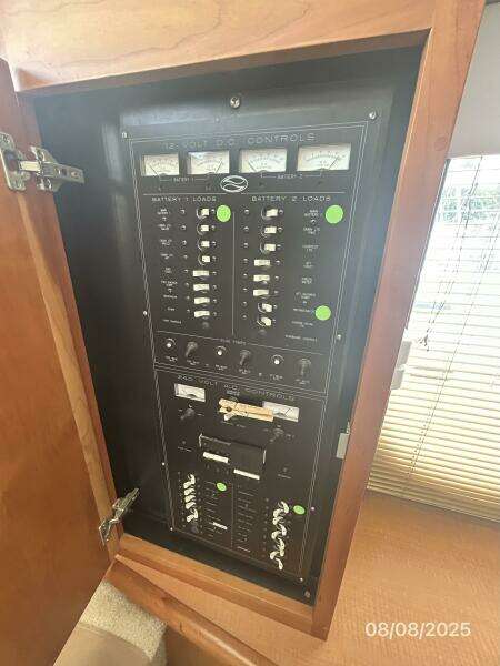 39' Silverton electrical panel