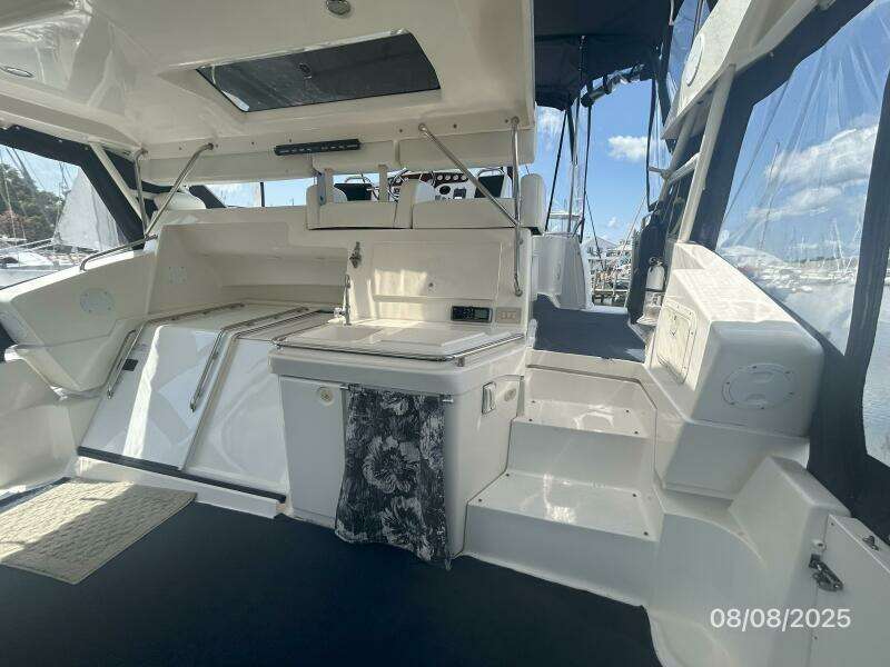 39' Silverton sundeck forward