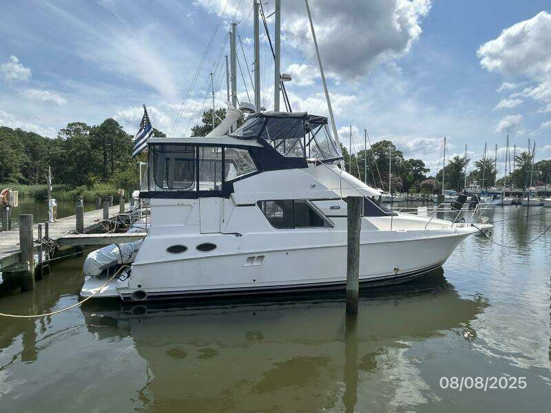 39' Silverton starboard profile