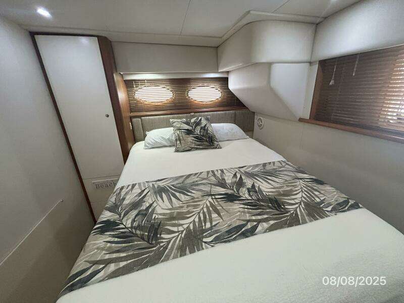 39' Silverton master stateroom starboard