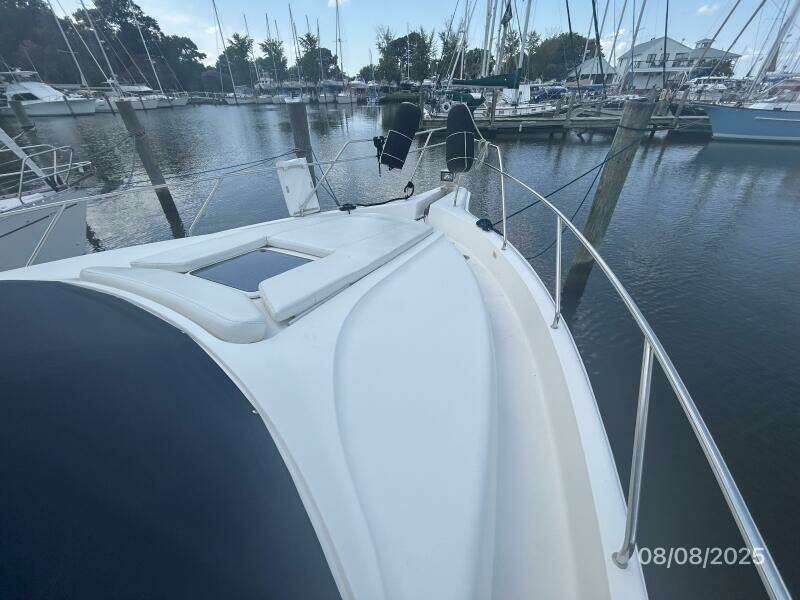 39' Silverton foredeck2