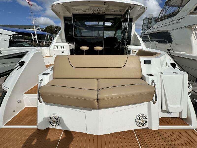 2014 Cruisers Yachts 45 Cantius