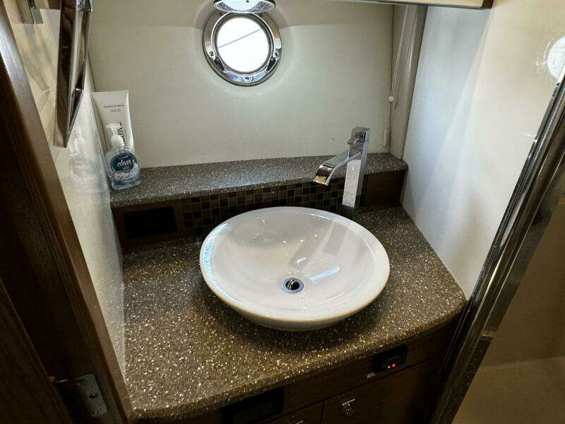 2014 Cruisers Yachts 45 Cantius