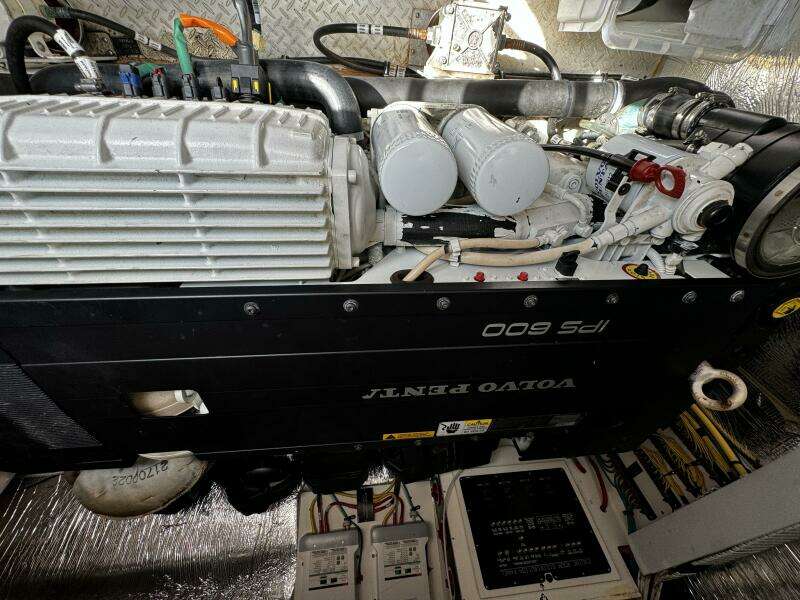 2014 Cruisers Yachts 45 Cantius